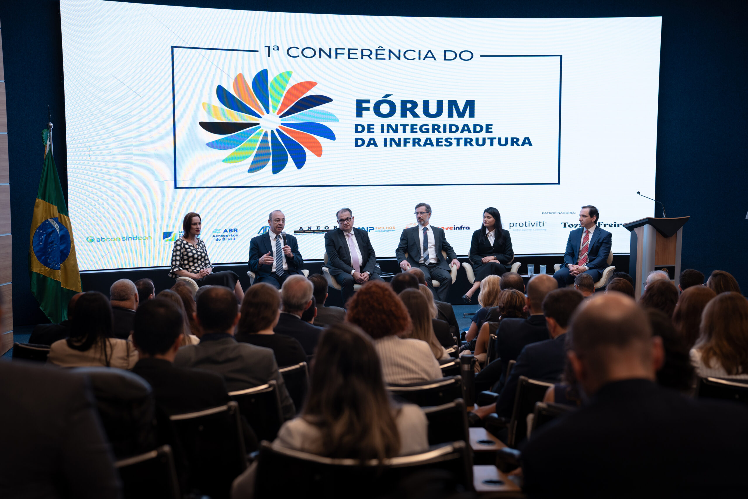 1ª Conferência do Fórum de Integridade da Infraestrutura reúne autoridades e especialistas para debater governança ética e transparente na infraestrutura.