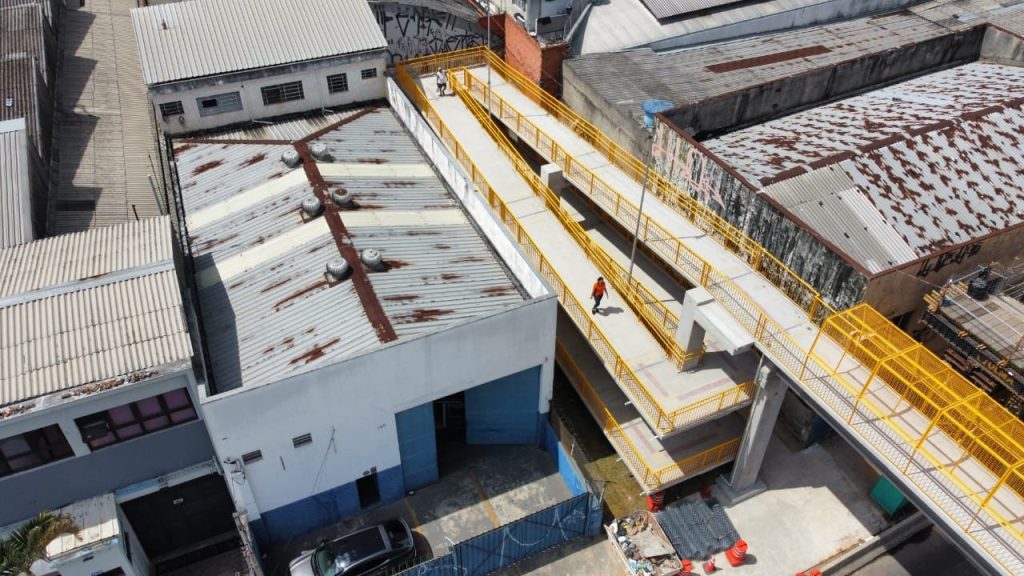A CCR RioSP concluiu seis passarelas localizadas no trecho de São Paulo da Via Dutra. A obra faz parte do investimento de R$ 1,2 bi.