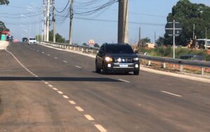 A CCR RioSP liberou um trecho da nova pista marginal da Via Dutra, em Guarulhos entre os km 209 e o km 210 no sentido no sentido RJ.