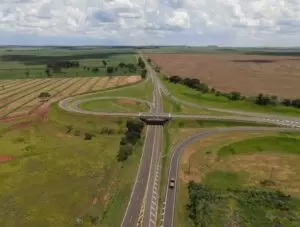 A concessionária duplicará 31 quilômetros da Rodovia Engenheiro  Thales de Lorena Peixoto Júnior, com investimento de R$ 176 milhões. 