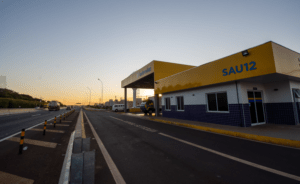 Além de avanços na infraestrutura as rodovias são monitoradas 24 horas e os usuários têm atendimento de emergência em tempo integral.