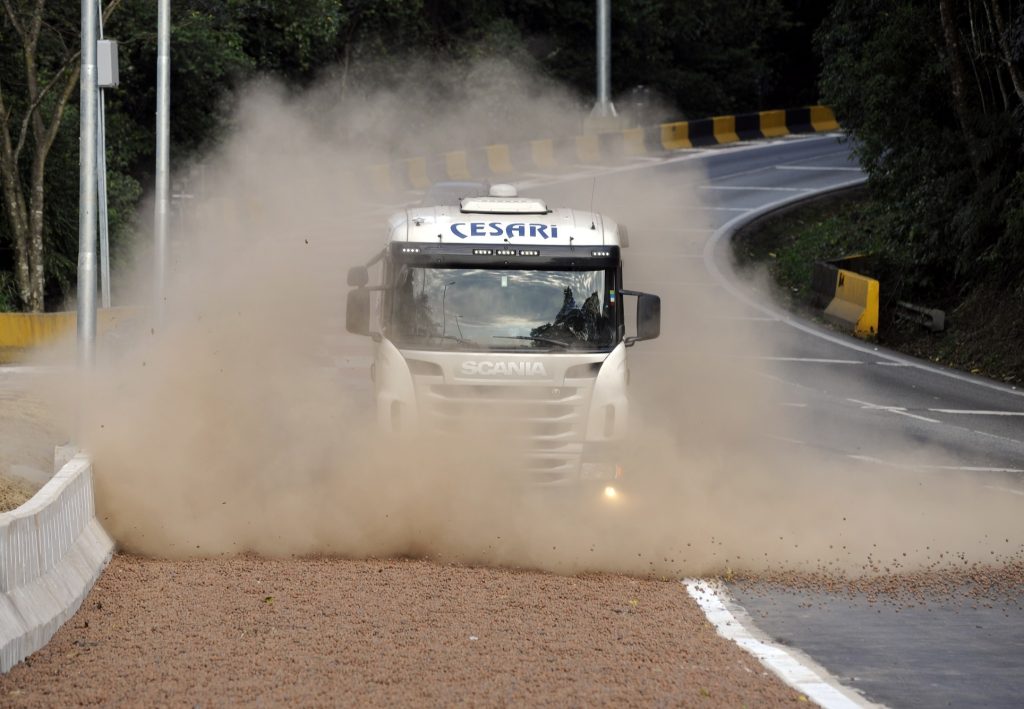 A inovadora ‘rampa de escape’ da rodovia Anchieta, presente na via há 25 anos, preveniu mais de 960 acidentes potencialmente fatais.
